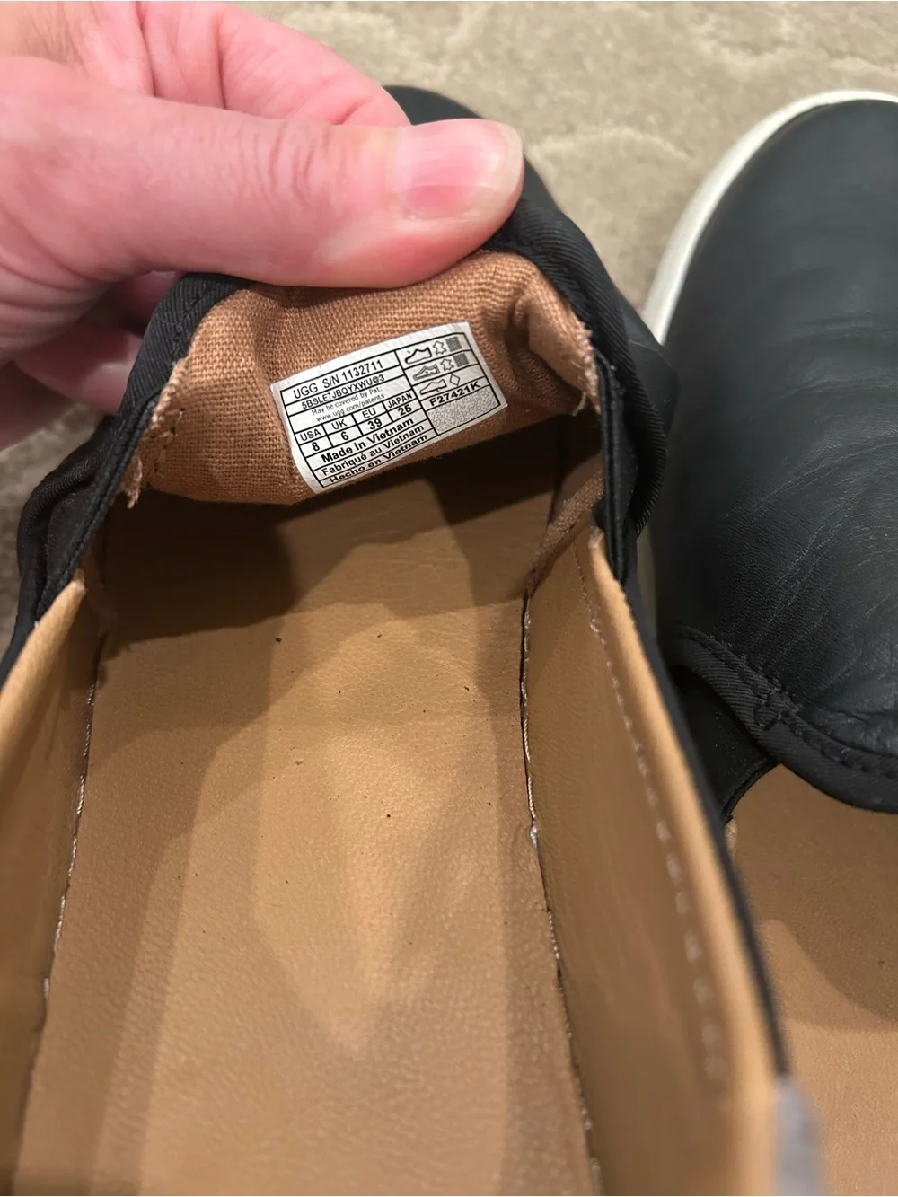 UGG Cas slip-on sneakers in black Sz 8